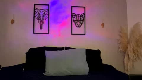  CAMI VELEZ camivelezz   online show from May 1, 2026, 12:15 am