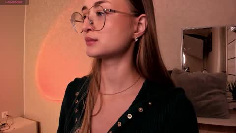 Snapshot of tiffanyhunt chatting on September 25, 2025, 1:37 pm Tiffany online show from September 25, 2025, 1:37 pm