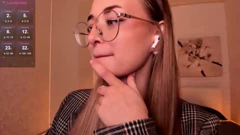 Snapshot of tiffanyhunt chatting on October 8, 2025, 1:42 pm Tiffany online show from October 8, 2025, 1:42 pm