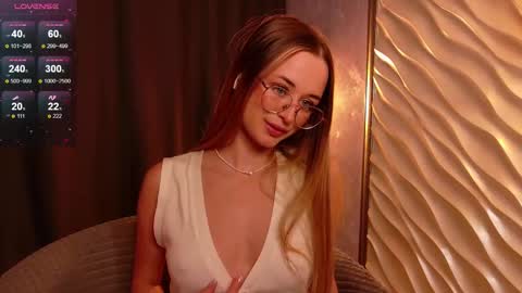 Snapshot of tiffanyhunt chatting on November 19, 2025, 1:44 pm Tiffany online show from November 19, 2025, 1:44 pm