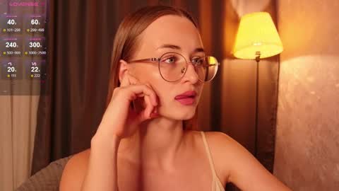 Snapshot of tiffanyhunt chatting on December 3, 2025, 1:31 pm Tiffany online show from December 3, 2025, 1:31 pm