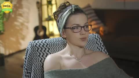 tiffanyriox online show from April 18, 2026, 12:36 am