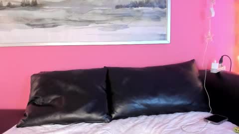 Snapshot of tiffanysuarez_ chatting on September 20, 2025, 12:17 pm Stefany Suarez online show from September 20, 2025, 12:17 pm