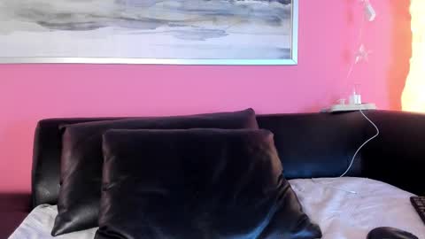 Snapshot of tiffanysuarez_ chatting on October 8, 2025, 8:39 pm Stefany Suarez online show from October 8, 2025, 8:39 pm