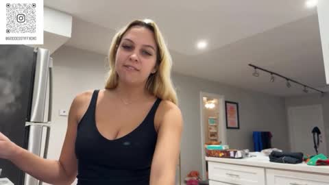 Snapshot of tiffstreatsxoxo chatting on October 29, 2025, 5:04 pm Tiffstreatsxoxo online show from October 29, 2025, 5:04 pm