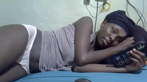 Snapshot of tight_pussie chatting on February 12, 2026, 9:43 pm tight_pussie online show from February 12, 2026, 9:43 pm