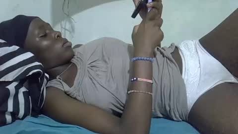 Snapshot of tight_pussie chatting on April 7, 2026, 7:25 pm tight_pussie online show from April 7, 2026, 7:25 pm