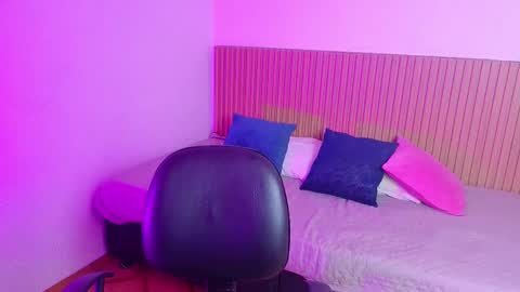 Snapshot of tiinajonus_ chatting on February 11, 2026, 12:32 pm tiinajonus_ online show from February 11, 2026, 12:32 pm