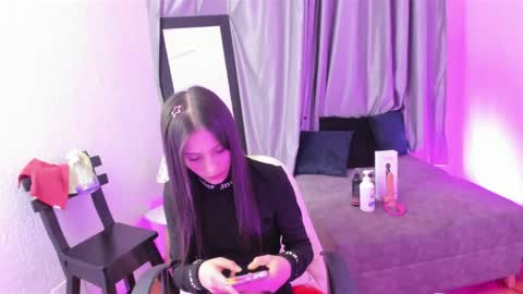 tiinajonus_ online show from June 5, 2026, 4:30 am