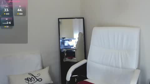 Snapshot of tilly_eliot chatting on January 5, 2025, 4:06 pm Tilly online show from January 5, 2025, 4:06 pm