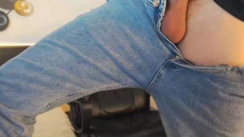 Snapshot of tim_mart chatting on January 11, 2025, 11:34 am ask me online show from January 11, 2025, 11:34 am