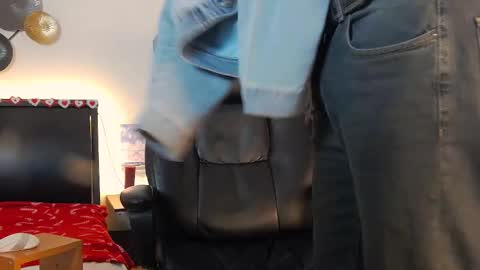 Snapshot of tim_mart chatting on February 11, 2025, 12:37 pm ask me online show from February 11, 2025, 12:37 pm