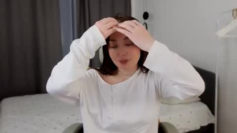 Mia online show from March 3, 2026, 2:23 pm