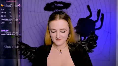 Snapshot of tina_blade_ chatting on October 20, 2025, 7:14 pm tina_blade_ online show from October 20, 2025, 7:14 pm