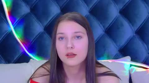 TinaBurton online show from November 19, 2025, 4:40 pm