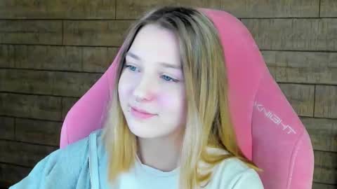 TinaBurton online show from March 15, 2026, 4:35 pm