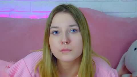 TinaBurton online show from March 19, 2026, 4:44 pm