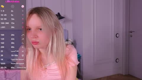 Snapshot of tinasiner chatting on December 8, 2024, 2:19 pm tinasiner online show from December 8, 2024, 2:19 pm