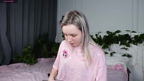 Snapshot of tinasiner chatting on March 12, 2025, 5:38 pm tinasiner online show from March 12, 2025, 5:38 pm