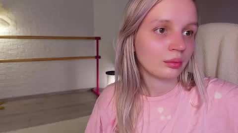 Snapshot of tinasiner chatting on September 15, 2025, 3:34 pm tinasiner online show from September 15, 2025, 3:34 pm