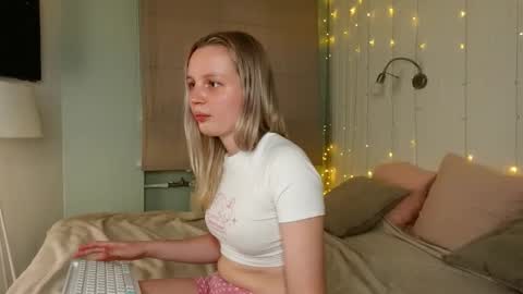 Snapshot of tinasiner chatting on September 19, 2025, 3:34 pm tinasiner online show from September 19, 2025, 3:34 pm