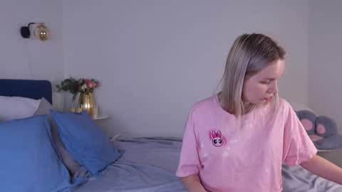 Snapshot of tinasiner chatting on September 29, 2025, 4:01 pm tinasiner online show from September 29, 2025, 4:01 pm