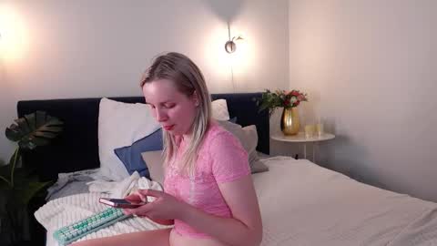 Snapshot of tinasiner chatting on October 7, 2025, 3:42 pm tinasiner online show from October 7, 2025, 3:42 pm