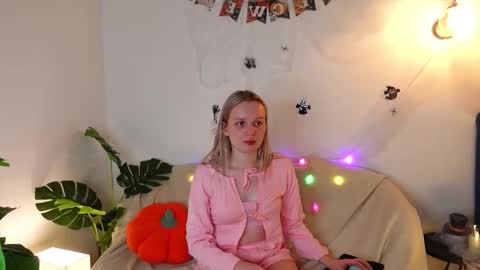 Snapshot of tinasiner chatting on October 17, 2025, 3:47 pm tinasiner online show from October 17, 2025, 3:47 pm