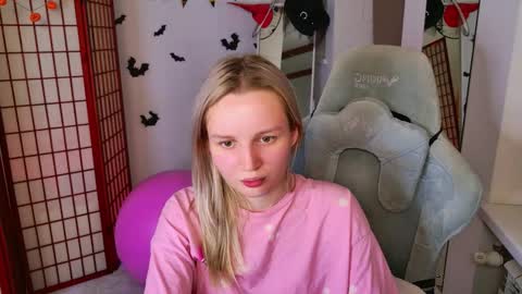 Snapshot of tinasiner chatting on November 2, 2025, 1:46 pm tinasiner online show from November 2, 2025, 1:46 pm