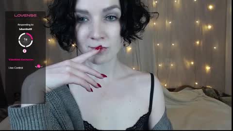 Snapshot of tinawincee chatting on January 11, 2025, 8:11 am Tina online show from January 11, 2025, 8:11 am