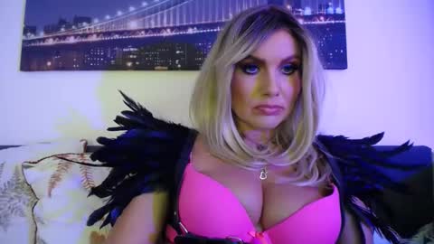 tinkerbell822 online show from February 18, 2025, 12:06 pm