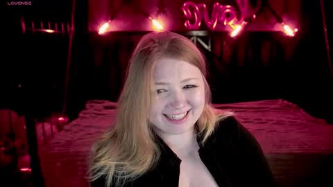 Snapshot of tinkerrbelll chatting on February 18, 2026, 8:27 pm TinkerrBelll online show from February 18, 2026, 8:27 pm