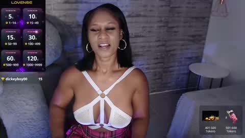 Snapshot of tinna__hottie chatting on October 27, 2025, 12:31 pm Tinna Goddess online show from October 27, 2025, 12:31 pm