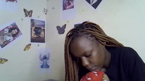 Snapshot of tinnie_e chatting on January 8, 2026, 9:33 am tinnie_e online show from January 8, 2026, 9:33 am