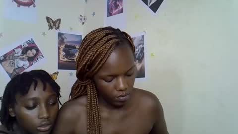 Snapshot of tinnie_e chatting on January 8, 2026, 10:01 pm tinnie_e online show from January 8, 2026, 10:01 pm