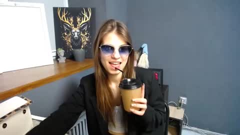 Snapshot of tiny_felicity chatting on March 10, 2025, 7:21 am Gloria online show from March 10, 2025, 7:21 am