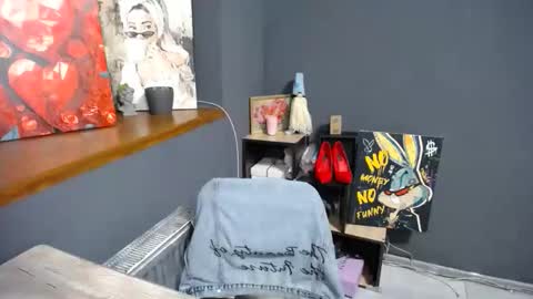 Snapshot of tiny_felicity chatting on September 9, 2025, 6:35 am Gloria online show from September 9, 2025, 6:35 am