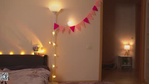 Snapshot of tiny_miracle chatting on February 18, 2025, 3:21 pm Lyssa online show from February 18, 2025, 3:21 pm