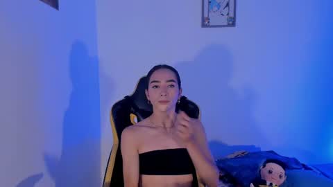 Snapshot of tiny_thomm chatting on August 3, 2026, 6:44 pm Thomm Independent Model online show from August 3, 2026, 6:44 pm