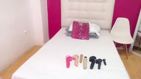 Snapshot of tiny_whore18 chatting on December 16, 2024, 3:22 pm tiny_whore18 online show from December 16, 2024, 3:22 pm