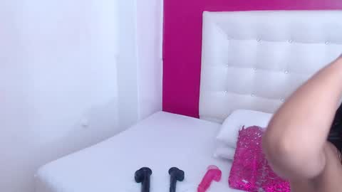 Snapshot of tiny_whore18 chatting on March 11, 2025, 6:43 am tiny_whore18 online show from March 11, 2025, 6:43 am