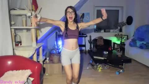 Tiny online show from October 13, 2025, 8:09 pm