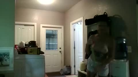 Snapshot of tinyassbossymilf chatting on June 8, 2026, 2:06 pm tinyassbossymilf online show from June 8, 2026, 2:06 pm
