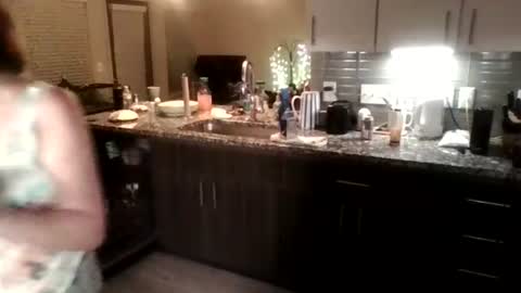tinyassbossymilf online show from July 16, 2026, 7:47 am