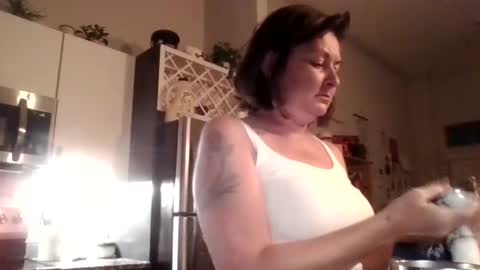 tinyassbossymilf online show from July 17, 2026, 1:01 am