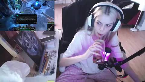 stage Kylie Sinner  brand CLITBAIT online show from February 22, 2025, 9:59 pm