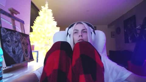 stage Kylie Sinner  brand CLITBAIT online show from November 18, 2025, 10:09 am