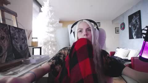 stage Kylie Sinner  brand CLITBAIT online show from November 26, 2025, 12:17 pm