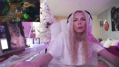 stage Kylie Sinner  brand CLITBAIT online show from January 11, 2026, 12:54 pm