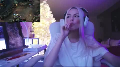 stage Kylie Sinner  brand CLITBAIT online show from January 14, 2026, 11:31 pm